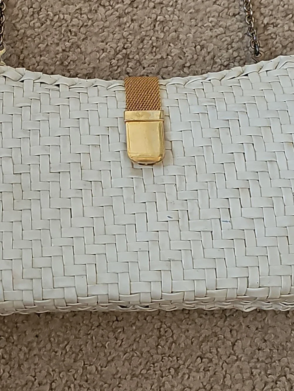 Vintage White Vinyl Clutch/purse W/metal Chain Strap